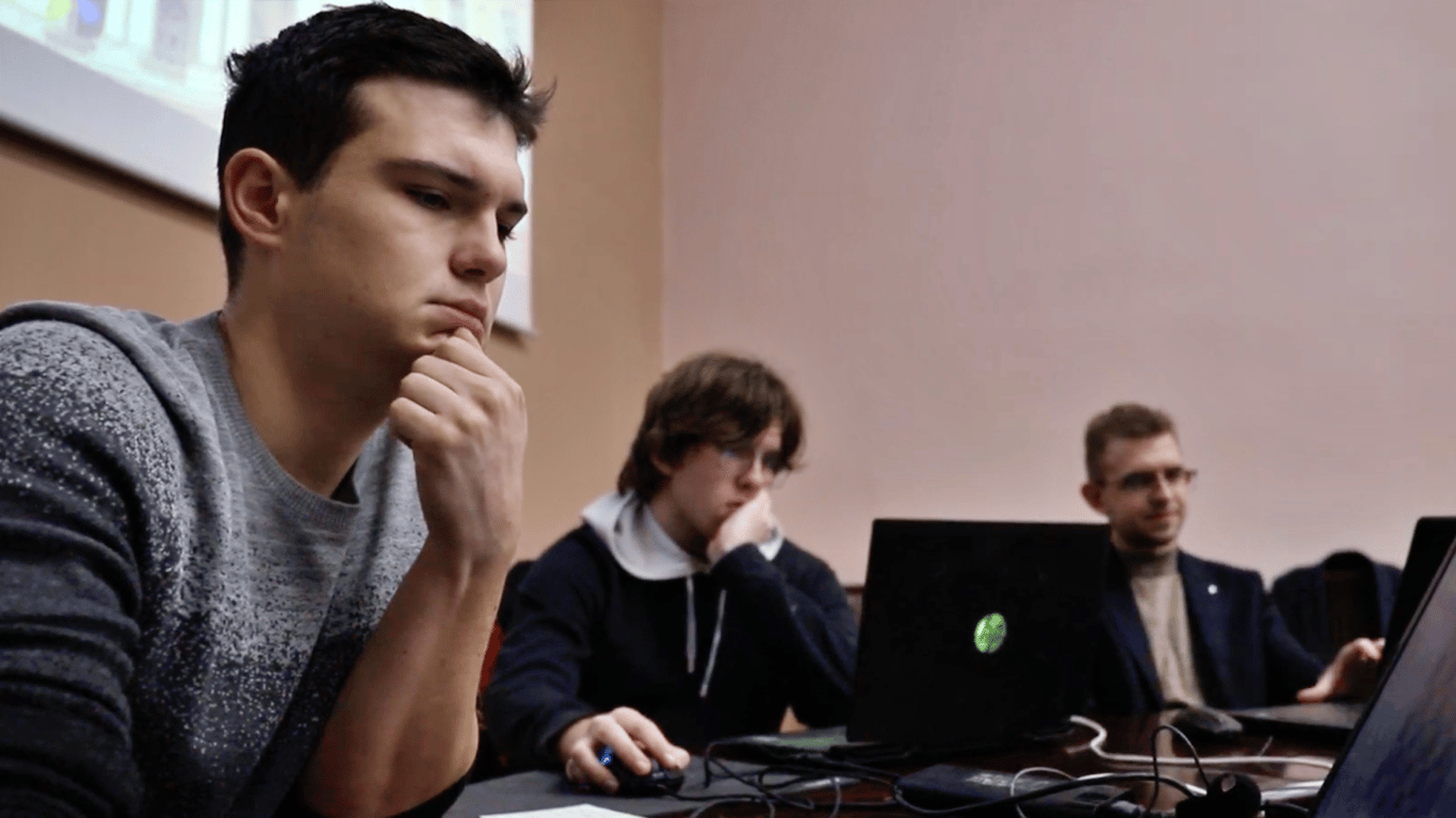 До Азову запрошують PPC-спеціалістів, які знаються на інтернет-рекламі